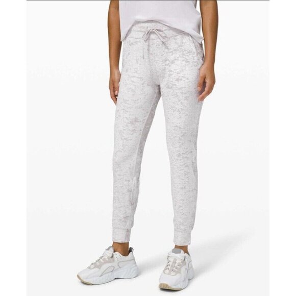 Lululemon Ready to Crush Joggers Chrome Womens  8 EUC - Picture 10 of 11